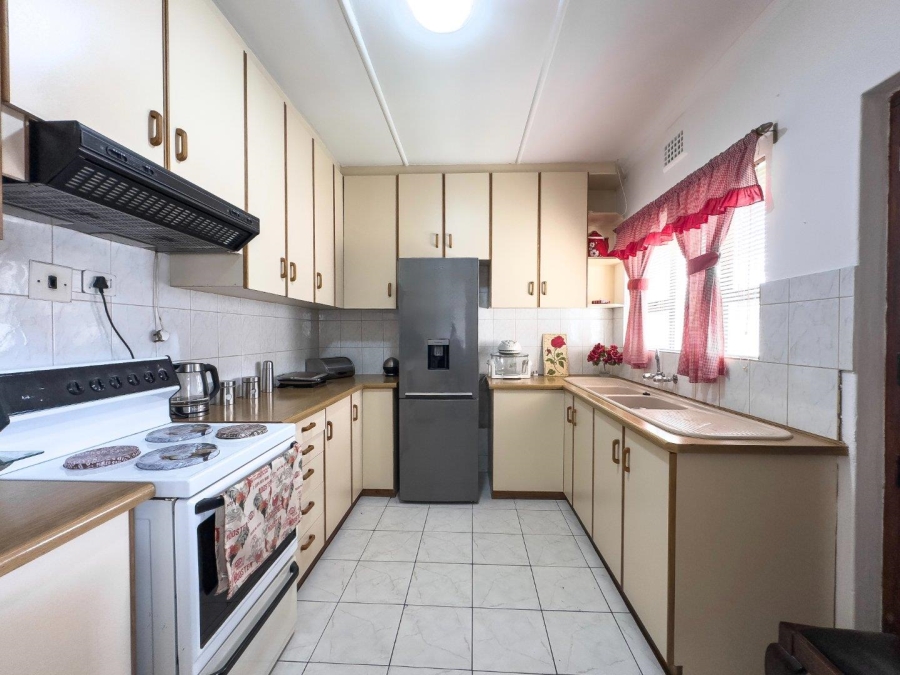 4 Bedroom Property for Sale in Clamhall Western Cape